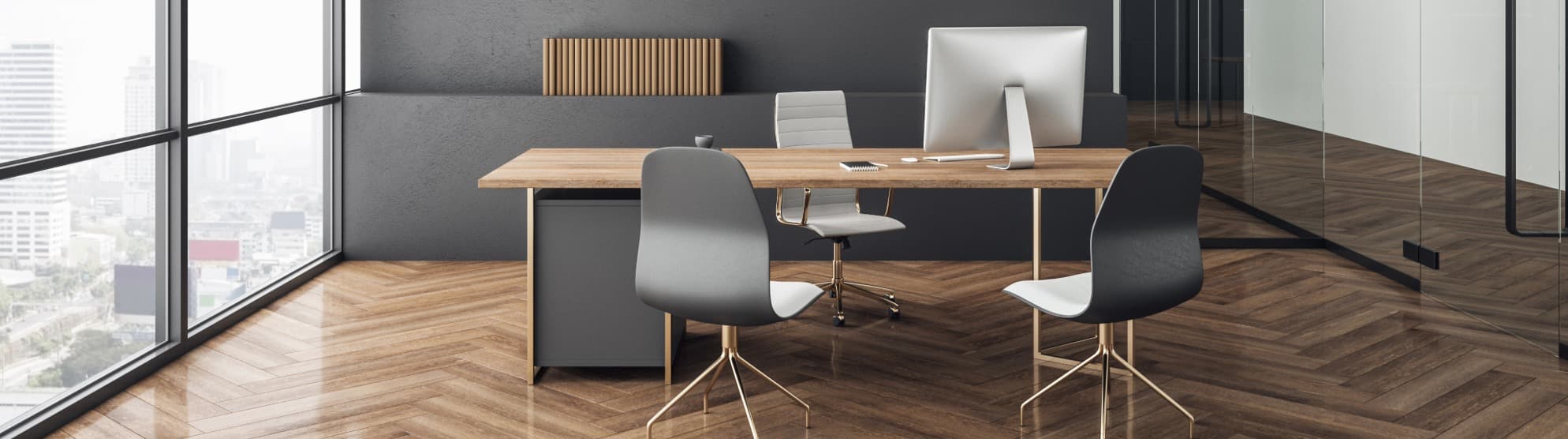 A modern, minimalist executive office with a view of a city skyline, symbolizing professional move management for corporate projects by DACHSER & KOLB.