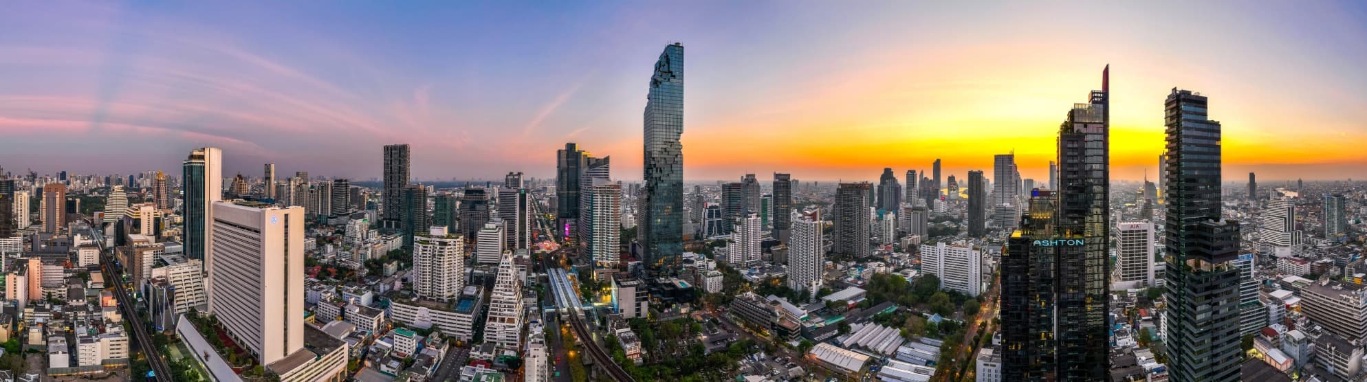 Colorful Bangkok city panorama at sunset, representing the destination area for a secure overseas relocation to Thailand with DACHSER & KOLB.