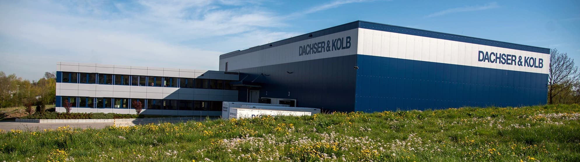 The modern and welcoming DACHSER & KOLB company building in Kempten in the Allgäu region, representing a professional B2B company profile.