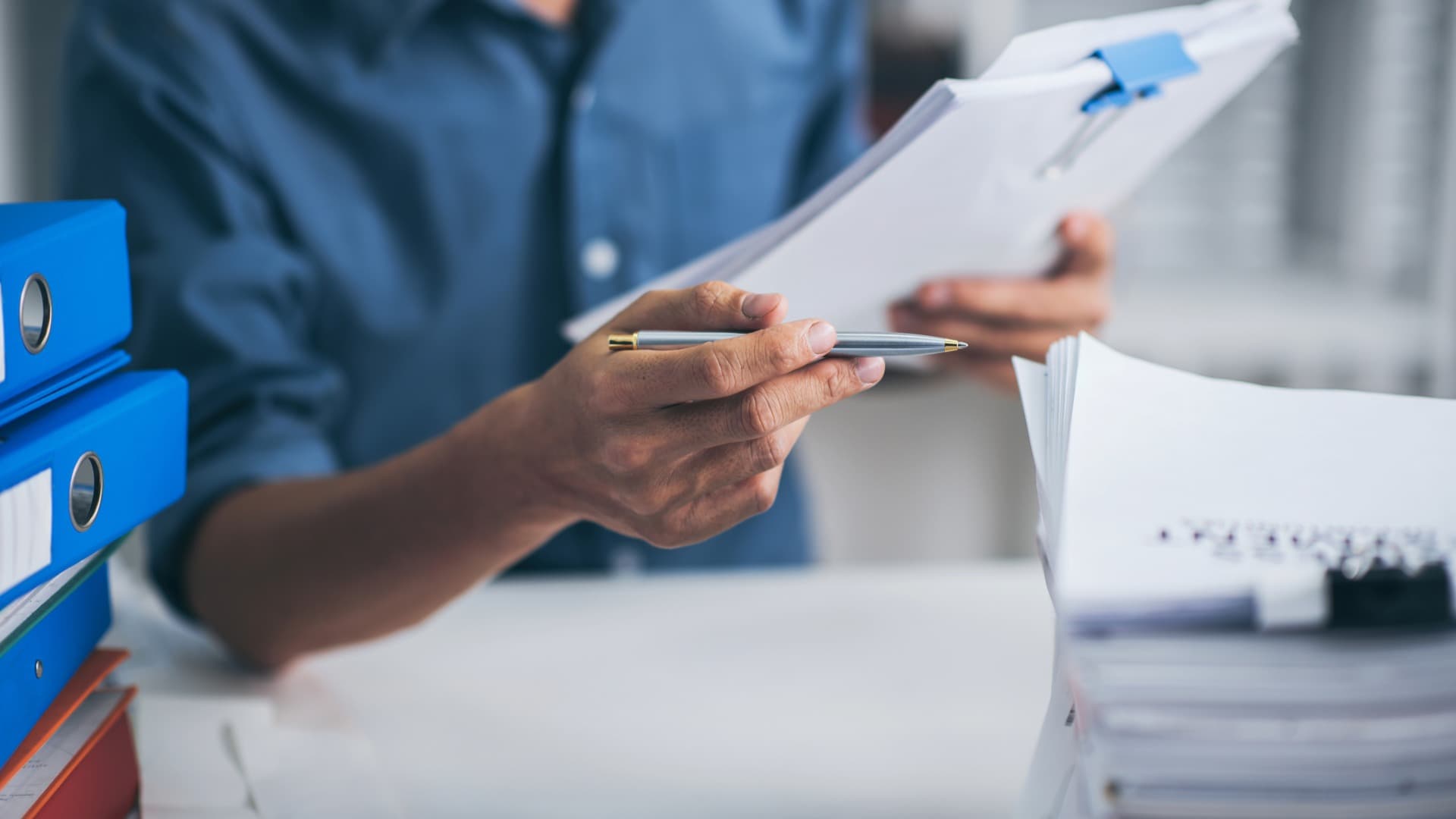 Employee reviewing documents and folders to determine suitable vehicle types for transport or relocation