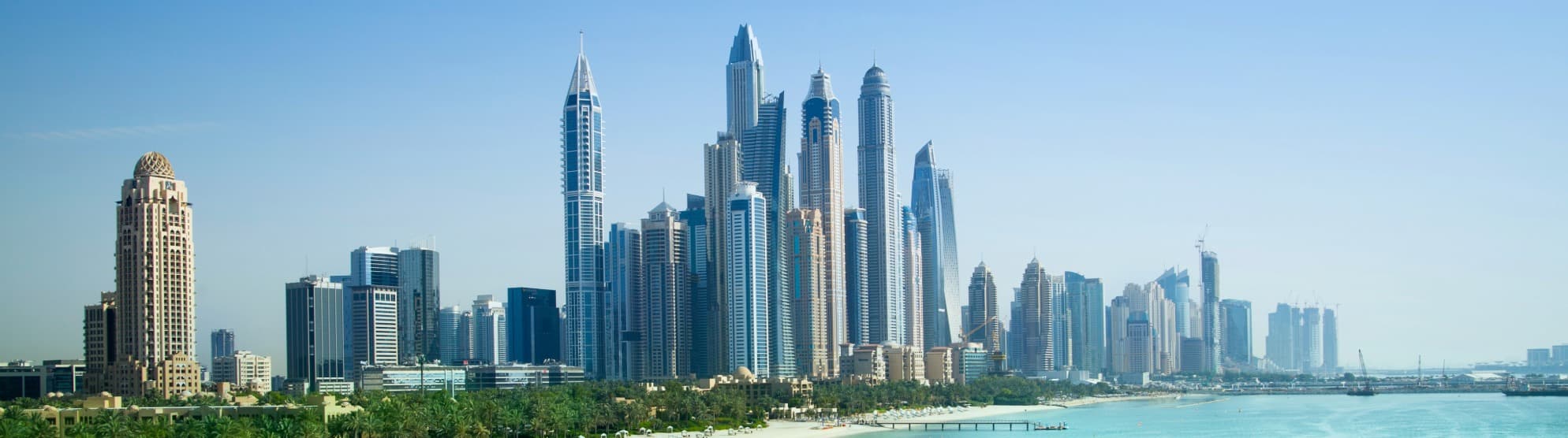 Panorama of the Dubai Marina skyline on the Persian Gulf for a secure overseas relocation to the UAE with DACHSER & KOLB.