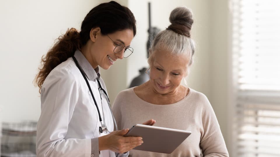 A doctor discussing health insurance status with a patient within the Croatian healthcare system.