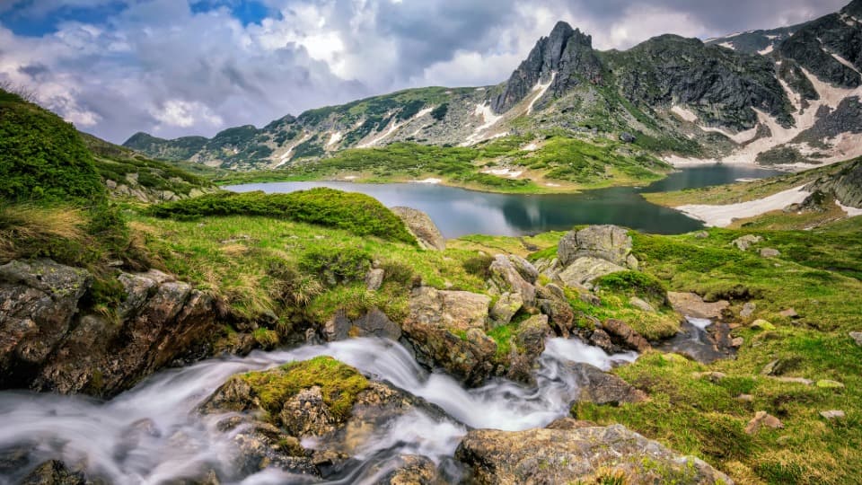 The Rila Mountains in Bulgaria – an example of the alpine climate and cold winters in the mountain regions.