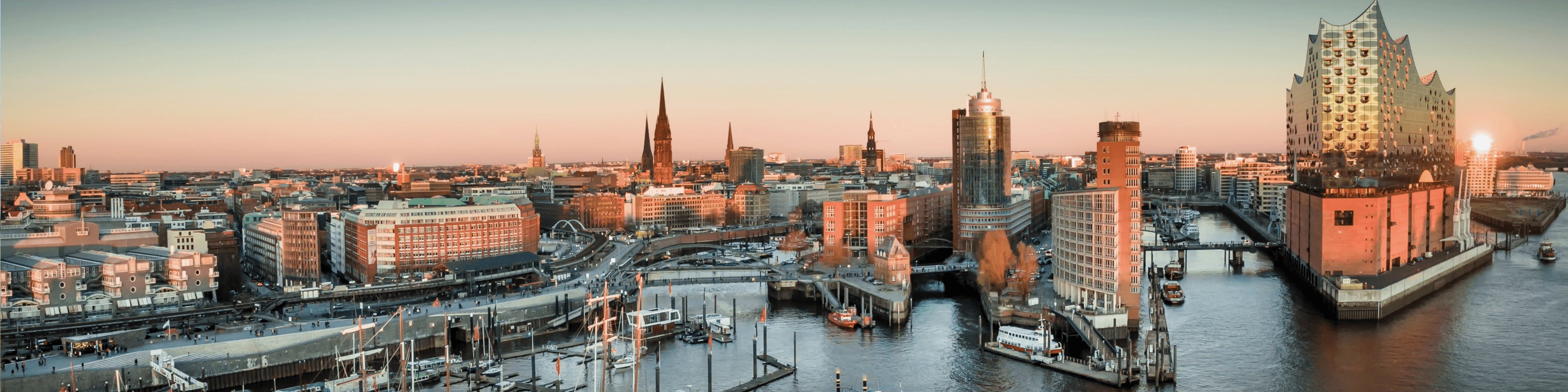 Panoramic view of Hamburg with Elbphilharmonie at sunset – destination for your move from Berlin to Hamburg.